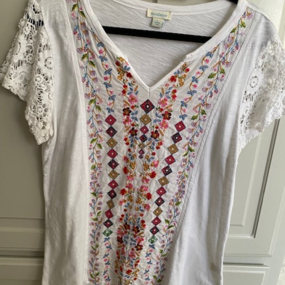 Sundance Embroidered Tshirt Size L